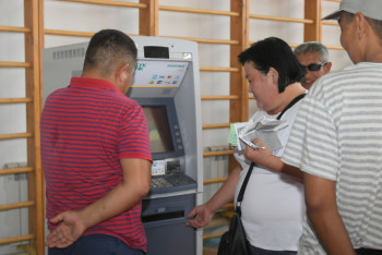 Фотография к новости: Жители Арыси начали получать по 100 тысяч тенге