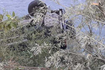 Фотография к новости: Водолазы ВКО обнаружили в реке опрокинувшийся автомобиль с телом водителя