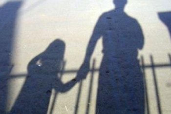 Фотография к новости: Мужчина домогался свою 5-летнюю дочь на остановке в Байконуре