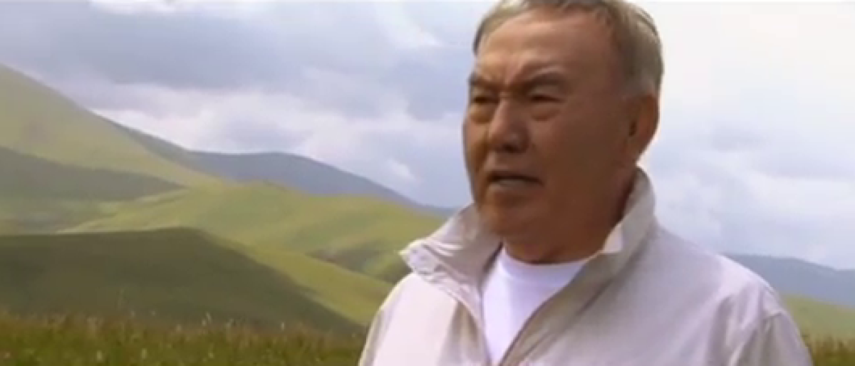Видео с поющим Назарбаевым появилось в сети