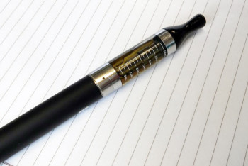 Фотография к новости: Почти 100 человек госпитализировали после курения электронных сигарет в США