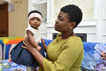 Фотография к новости: Африканку с дочкой-казашкой могут депортировать из Казахстана