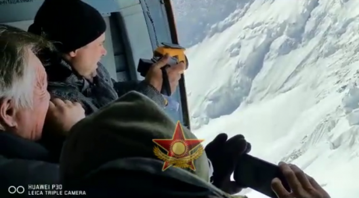 Вылет военного вертолета для спасения альпинистов отложен на сутки