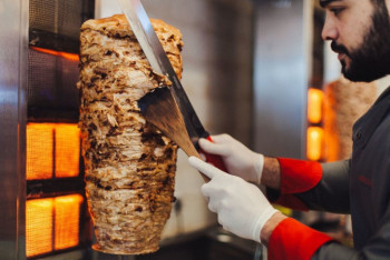 Фотография к новости: 12 человек отравились донерами в Караганде