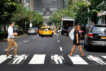 Фотография к новости: Казахстанский художник Паша Кас разрисовал переход в Нью-Йорке