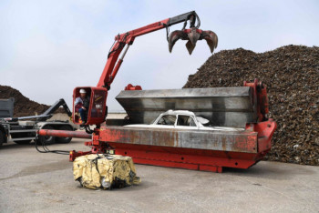 Фотография к новости: Токаев ознакомился с работой автомобильного шредера