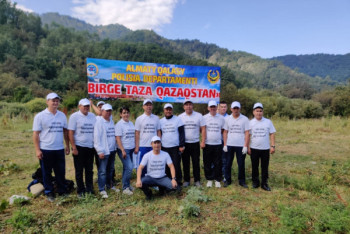 Фотография к новости: Алматинские полицейские приняли участие в акции #Birge #TazaQazaqstan