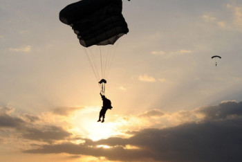 Фотография к новости: Полковник-десантник погиб, совершая тренировочный прыжок с парашютом в Алматинской области