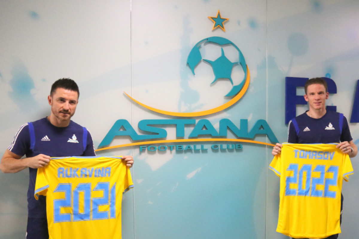 "Астана" продлила контракты с Томасовым и Рукавиной