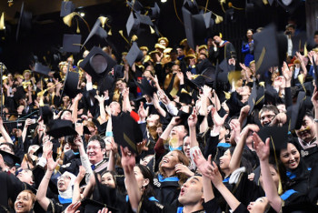 Фотография к новости: 188 казахстанцев получили премию "Болашак" для обучения за рубежом