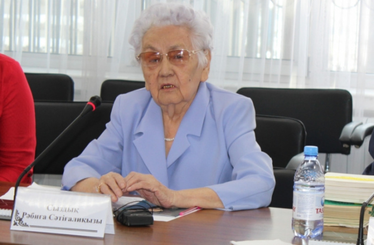 Токаев наградил ученого Института языкознания орденом "Барыс"