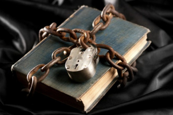 Фотография к новости: Иностранцы пытались провезти экстремистскую литературу через ВКО