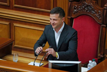 Фотография к новости: Зеленский предложил изменить 10 статей конституции Украины