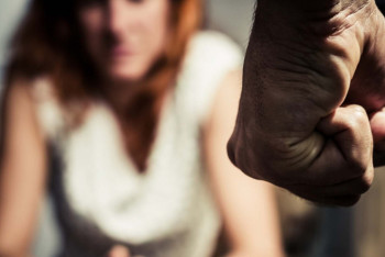 Фотография к новости: Преподаватель университета "Туран" избил ногами девушку на улице