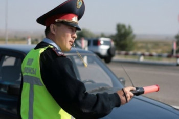 Фотография к новости: Жезлы вернут казахстанским полицейским с 1 сентября 