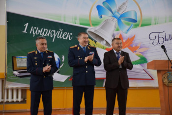 Фотография к новости: Министр внутренних дел провел урок для сельских школьников