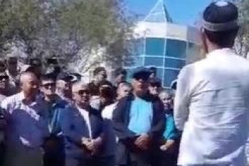 Фотография к новости: Жители Жанаозена потребовали запретить китайским компаниям работать на местных заводах