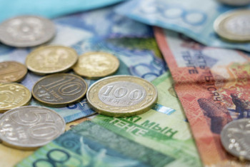 Фотография к новости: "Потратят свои накопления, а завтра придут требовать пенсии у государства" - эксперт