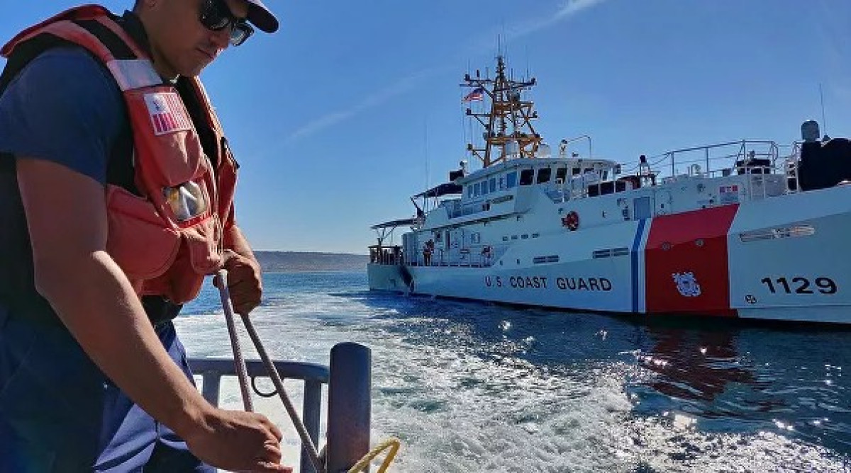 Более 30 человек погибли при пожаре на корабле в США