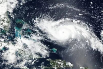 Фотография к новости: Ураган "Дориан" унес жизни 5 человек на Багамах - премьер Хьюберт Миннис