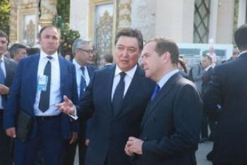 Фотография к новости: Мамин встретился с Медведевым в Москве