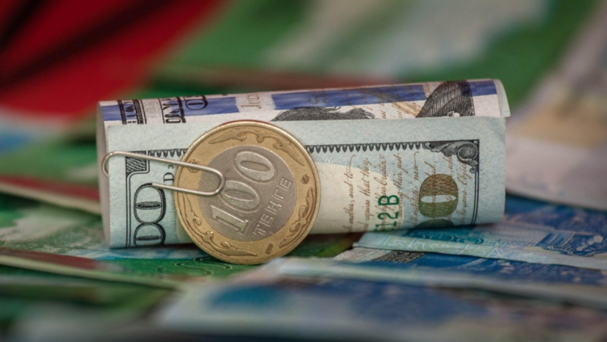 Прогнозы экспертов по курсу тенге к доллару США на ближайшие несколько лет