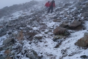 Фотография к новости: Спасатели обнаружили семью туристов на высоте 2800 метров в горах Алматы