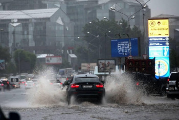 Фотография к новости: Как Алматы справляется с потопом 