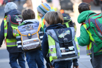 Фотография к новости: Вес рюкзаков казахстанских школьников превысил норму в два раза