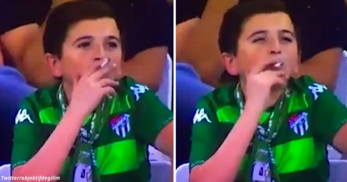 Пойманный курящим на стадионе в Турции мальчик оказался 36-летний отец