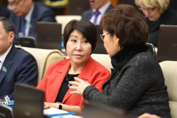 Привлекать больше женщин в  Nur Otan из-за их низкой коррумпированности посоветовали в Казахстане