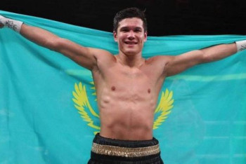 Фотография к новости: Данияр Елеусинов нокаутировал непобежденного американца в первом раунде