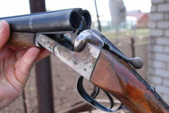 Фотография к новости: У задержанного за хранение наркотиков мужчины акмолинские полицейские изъяли оружие