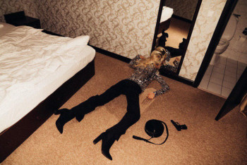 Фотография к новости: Казахстанский журнал "Buro 24/7" извинился за скандальную рекламу, изображавшую насилие над женщинами