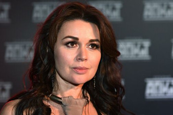 Фотография к новости: Медикаментозный сон Заворотнюк перешел в глубокую кому