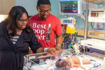 Фотография к новости: Младенец шокировал врачей датой рождения и весом в США