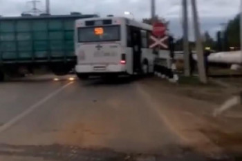 Фотография к новости: Автобус столкнулся с тепловозом в Нур-Султане