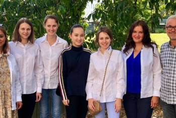 Фотография к новости:  Казахстанская шахматистка Жансая Абдумалик подписала контракт с немецким суперклубом