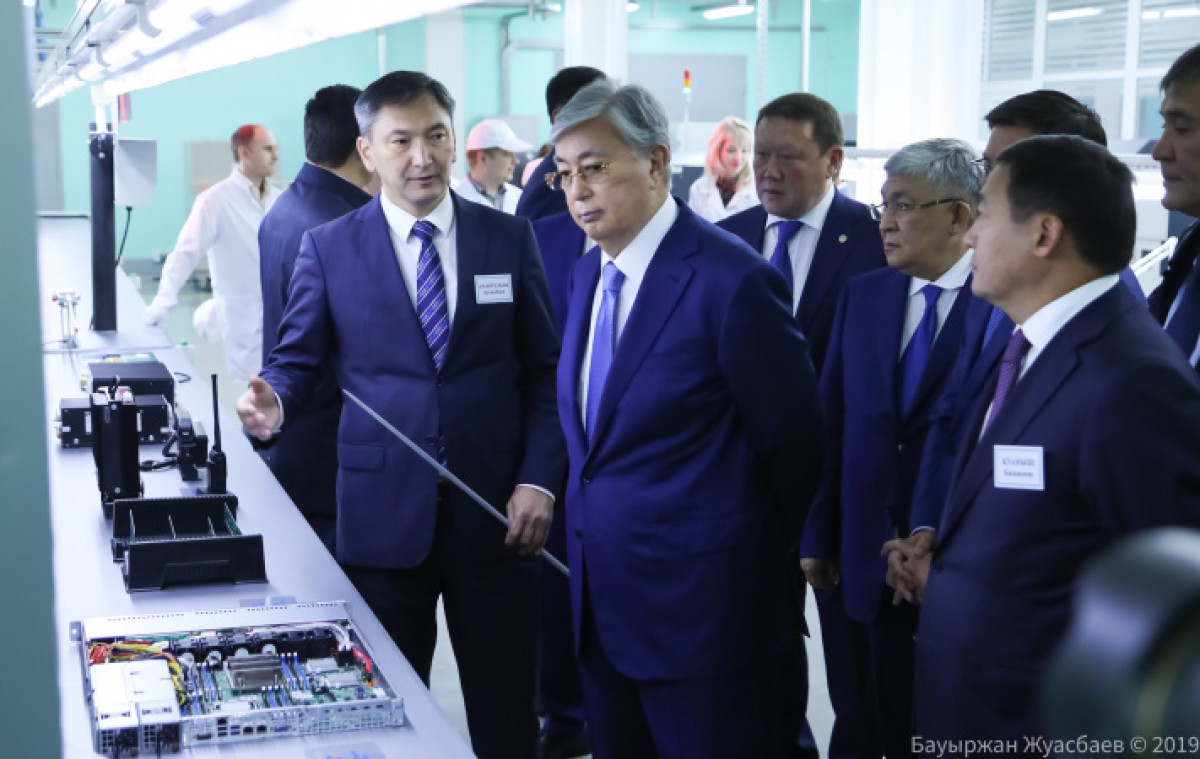 Президент РК посетил завод имени Кирова в Петропавловске 