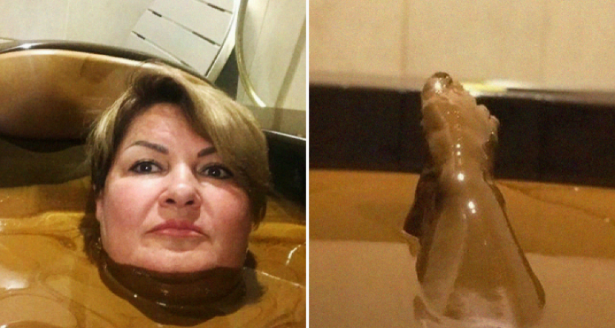 Российскую чиновницу передумали увольнять за селфи в нефтяной ванне