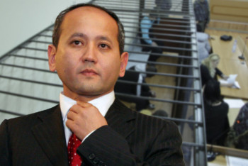 Фотография к новости: Аблязов платит участникам митингов деньги, украденные у казахстанцев - Генпрокуратура