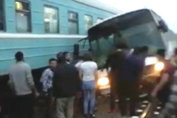 Фотография к новости: Спецкомиссия МИИР РК выехала на место ДТП с поездом и автобусом 