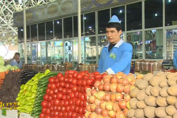 Фотография к новости: Имитацию продуктового изобилия устроили для съемки на рынке Ашхабада 