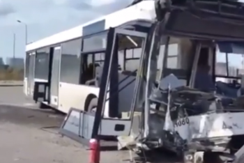 Фотография к новости: Грузовик врезался в автобус в Нур-Султане, 22 человека обратились за помощью