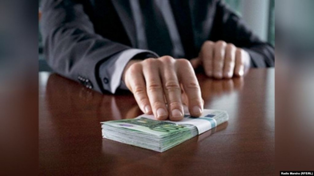 Высокопоставленных полицейских в Атырау подозревают в получении взятки   