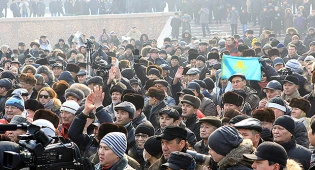Сенаторы просят запретить приводить детей на митинги