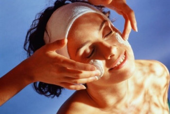 Фотография к новости: Британские дерматологи: отбеливающие кремы действуют как бытовой растворитель