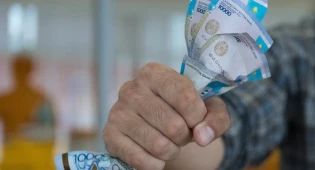 Деньги на операцию пожилой женщине похитил мужчина в Петропавловске