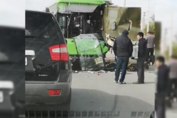 Фотография к новости: Пассажирский автобус столкнулся с ЗИЛом в Атырау