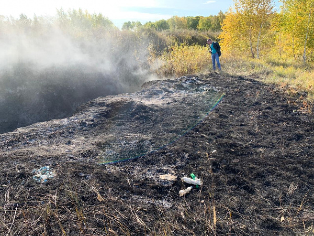 "Избавлялись от улик" – неизвестные сожгли свалку опасных медотходов в Костанае